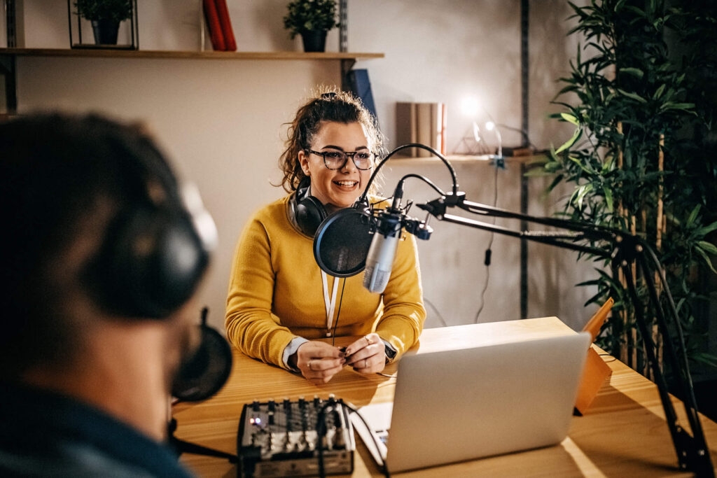 ¿Qué necesito para transmitir radio por internet? creación de radio streaming online